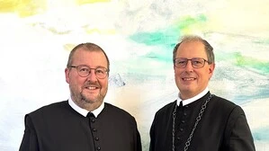 Abt Alfred Eichmann und Pater Gerwig Romirer bei der Präsentation für das Programm zum Jubeljahr