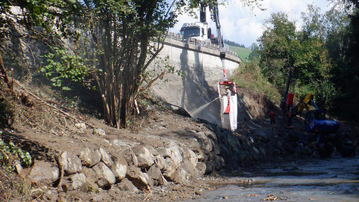 Die Bauarbeiten an der B 317 dauern an