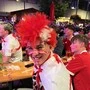 Max, hier mit extravagantem Haarschmuck beim Public Viewing in Knittelfeld, ist selbst aktiver Fußballer des SV Lobmingtal