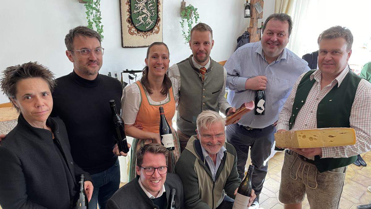 Stehend von links: Andrea Diem, Damir Salkic, Monika und Hannes Mossauer, Walter Glatzer, Thomas Lassacher. Hockend: Gerald Freinbichler, Erich Polz