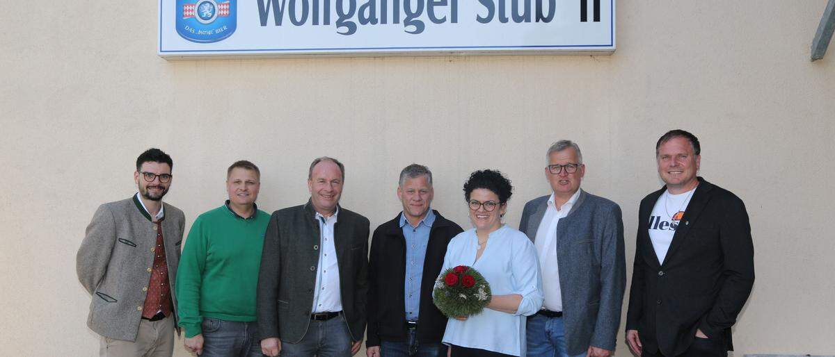 Vertreter der Gemeinde Obdach gratulierten Monika Steinkellner (dritte  zur Neueröffnung