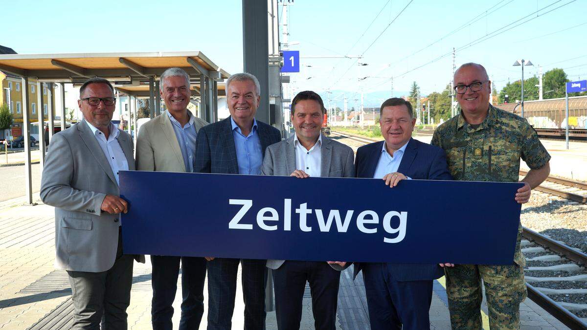 Peter Wallis, Christian Nagl, Landeshauptmann-Stellvertreter Anton Lang, Bürgermeister Günter Reichhold, Landesrat Werner Amon und Brigadier Heinz Zöllner. 