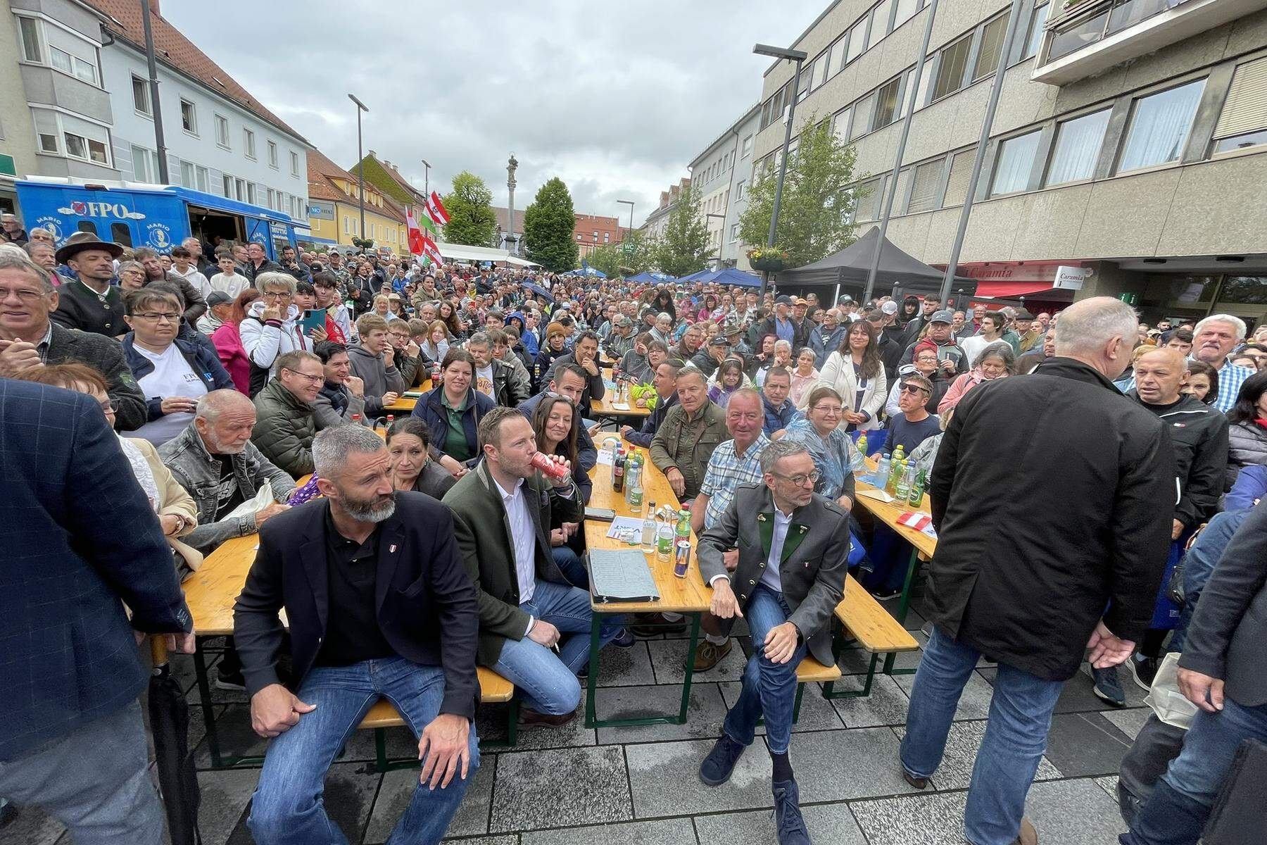 Kickl in Knittelfeld: Hunderte FPÖ-Freunde in die rote Eisenbahnerstadt