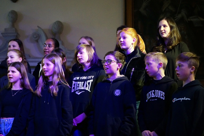 Mit „Wünsch dir was“ wurde einer der Hauptsongs des Musicals „UFO – Kein Wunsch ist schnuppe“, das kommenden Herbst aufgeführt werden soll, vom Chor der 1. und 2. Klassen vorgestellt.