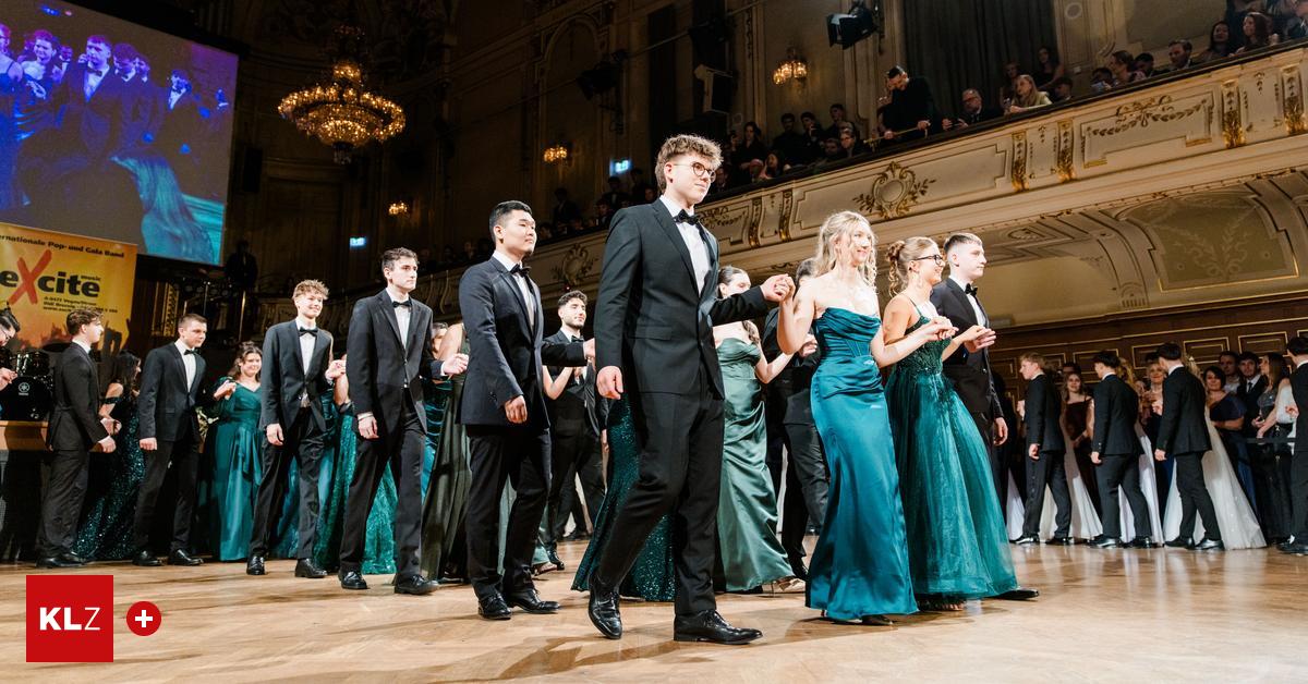 Im-Bilderbogen-HAK-Grazbachgasse-besteht-Maturaball-mit-Auszeichnung