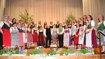 Der Projektchor Singgemeinschaft mit der Landjugend in St. Veit in der Gegend.