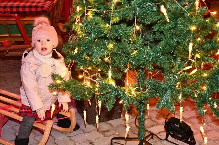 Viele Kinder nutzten auch die Gelegenheit, sich mit dem Nikolaus und den Perchten fotografieren zu lassen.