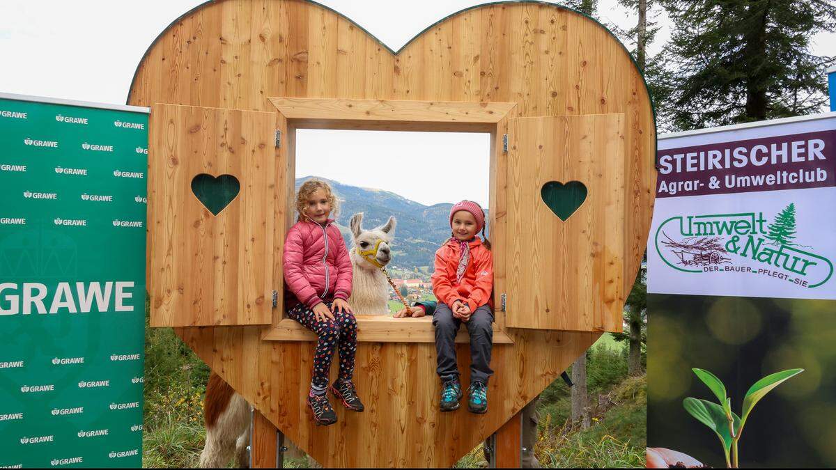 Seckauer Pilgerweg ist eröffnet | Das neue Herz dient als Aussichts- und Fotopunkt