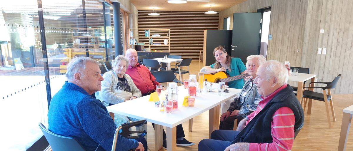 Sujetbild: In Senioren-Tageszentren wird gemeinsam gegessen und getratscht 