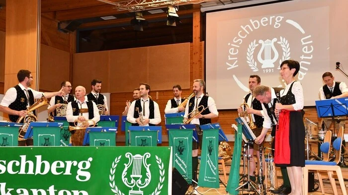 Bis auf den letzten Platz gefüllt war die Kreischberghalle in St. Lorenzen ob Murau, als am Samstagabend die Kreischberg-Musikanten zu ihrem Frühlingskonzert luden.