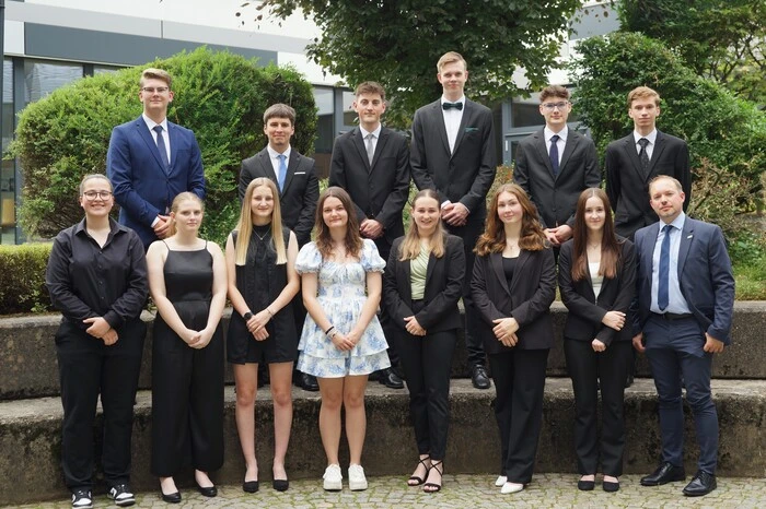 Die Bautechnik-Maturaklasse 5YHBTH mit Klassenvorstand AV Bartholomäus Reiter