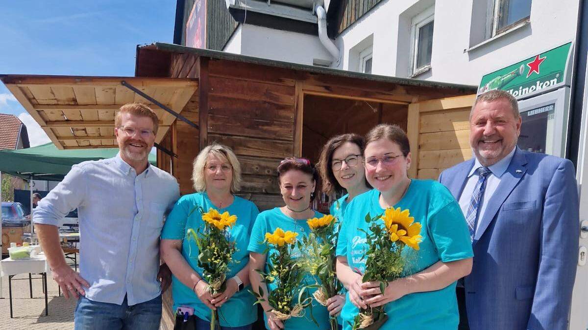 Bürgermeister Harald Bergmann gratulierte dem Team des Wohlfühlladen Knittelfeld 