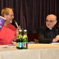 Bischof Wilhelm Krautwaschl mit ORF-Moderator Erich Fuchs
