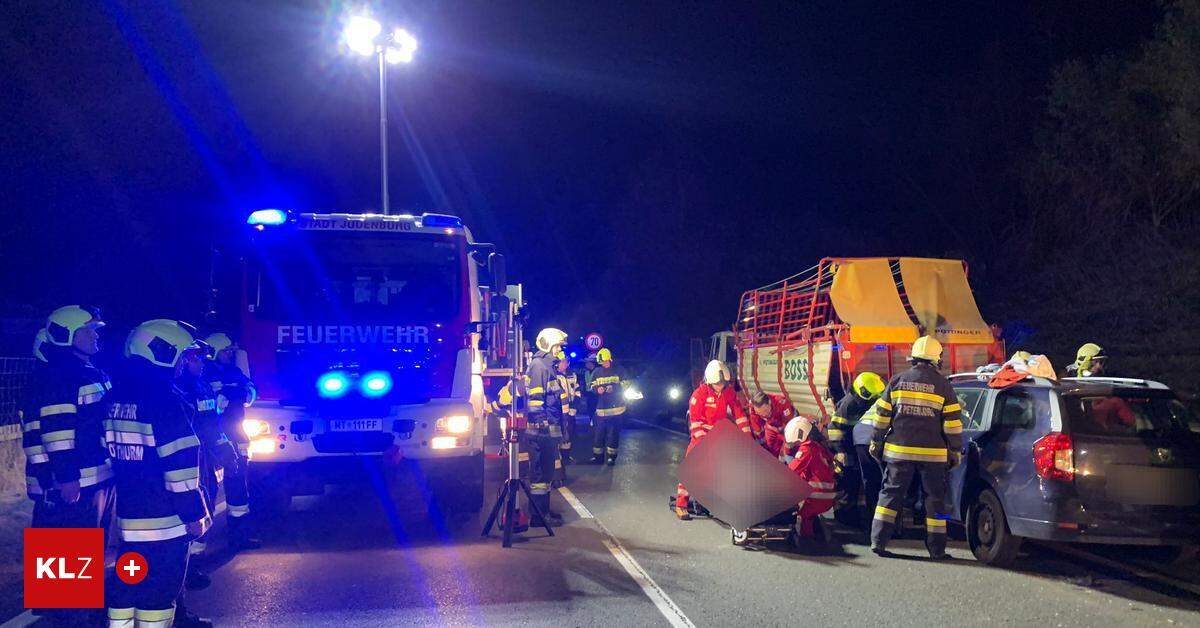 Pkw Und Traktor | Schwerer Auffahrunfall Auf Der B 317