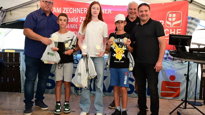 Gleich doppelten Grund zum Feiern gab es am Wochenende in Zeltweg: Zum einen kamen die Tennis-Stadtmeisterschaften zum 50. Mal zur Austragung, zum anderen feierte der Veranstalter, der TC-VA Zeltweg sein 75-jähriges Bestehen.