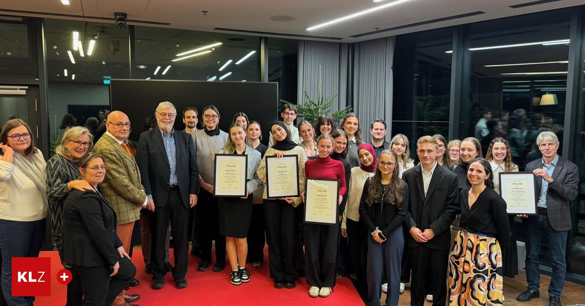 Im-Bilderbogen-Couragierte-Sch-lerinnen-und-Sch-ler-ausgezeichnet