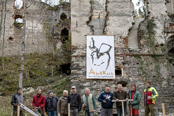 Dieses Mal lud die Männergruppe dafür in die Burgruine Waxenegg nahe Anger. 