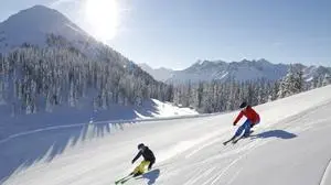 Die Pistenverhältnisse sind derzeit gut und die steirischen Skigebiete aktuell noch nicht übervoll