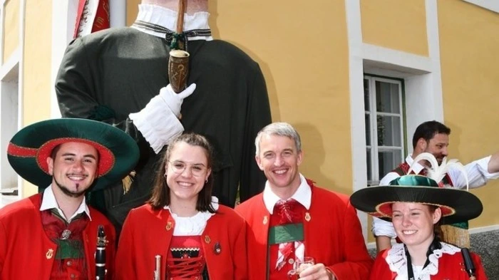 Der Scheiflinger Kirtag, bekannt durch das Lied „Am Sunntog ist Scheiflinger Kirtag, da kemman die Tabakraucher zaum...“, wurde am Sonntag traditionell gefeiert.