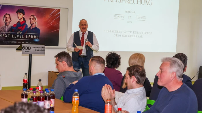 Die ÖBB haben sich rechtzeitig gerüstet und schon vor geraumer Zeit auf eigene, starke Lehrlingsausbildung installiert. Am Montag, den 17. Februar, war es in der ÖBB-Lehrwerkstätte in Knittelfeld wieder soweit: Der nächste Jahrgang konnte seinen Lehrabschluss feiern. Winfried Schaffer, Leiter Lehrwerkstätte, begrüßte die Gäste