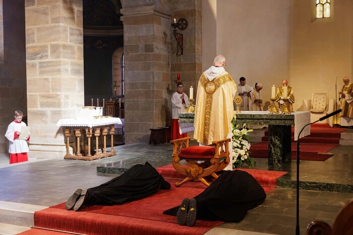 vor Kurzem die „Ewige Profess“ abgelegt.