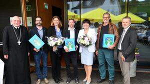 Feier zur Eröffnung der Tagesbetreuungsstätte und Assistenzwohnungen in St. Lambrecht: v.l. Abt Benedikt Plank, Benedikt Baumgartner (Caritas), Dir. Nora Tödtling – Musenbichler, GF Gert Engelbrecht (Lebenshilfe), LTP Manuela Khom, Architekt Gerhard Mitterberger und Bgm. Fritz Sperl