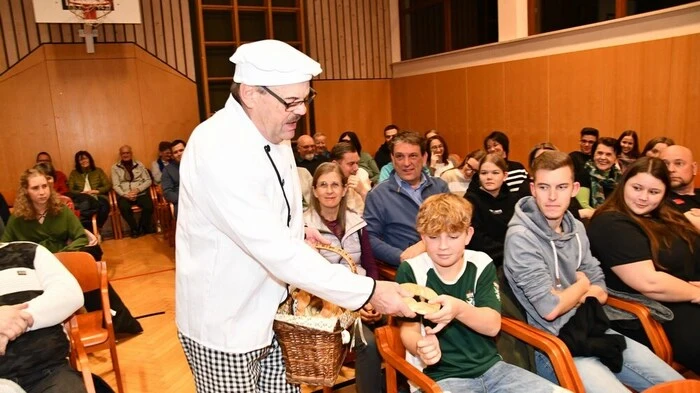 Viel Unterhaltung boten die jüngsten Aufführungen des Stückes „Bäckerei Bräzzele“ der Theatergruppe Schöder.