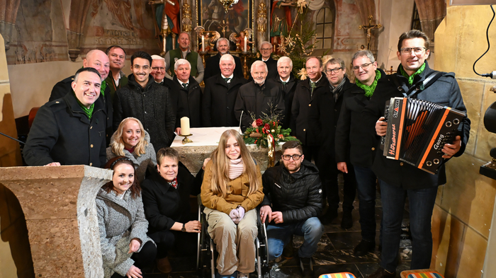 Die 14-jährige Jessica ist am Wochenende im Mittelpunkt eines Benefizkonzertes in der Pfarrkirche St. Georgen bei Obdach gestanden. Die Jugendliche leidet seit ihrer Geburt an Neurofibromatose. Trotzdem besucht sie das Gymnasium und versucht ein so normales Leben wie möglich zu führen.