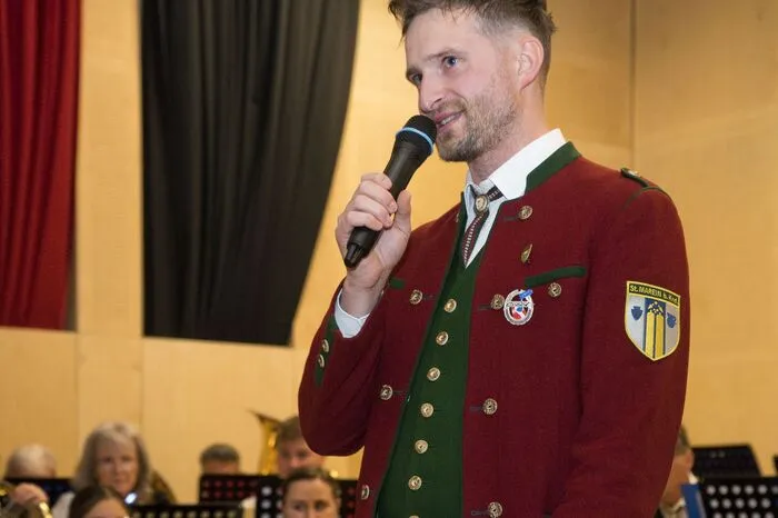 . Obmann Florian Güttl freute sich über den gut besuchten Merzwecksaal der Volksschule