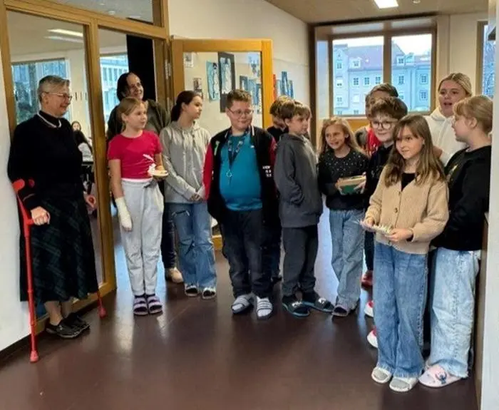 Die Spende wurde an der Schule übergeben