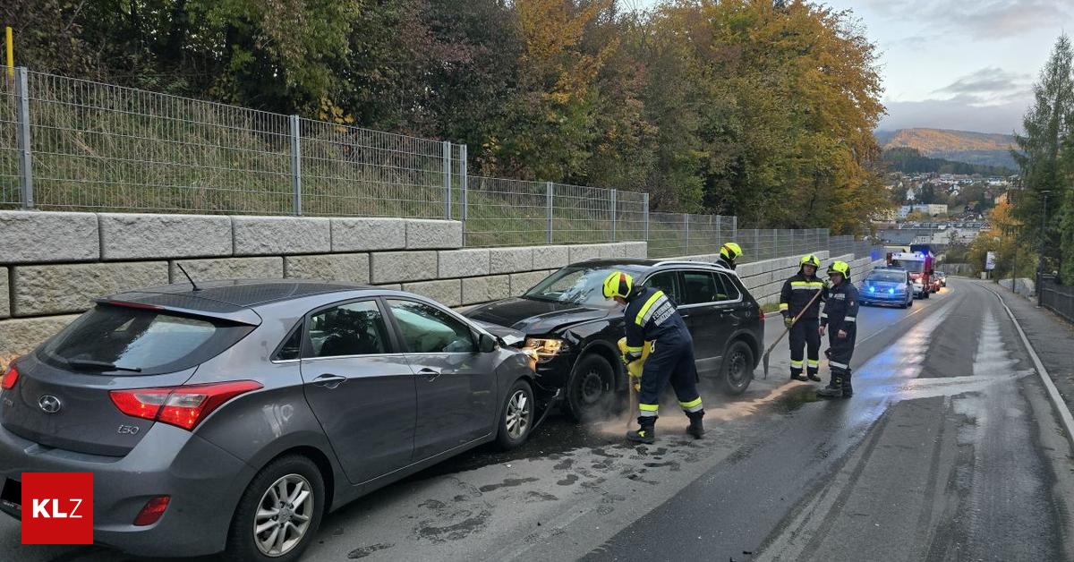 Feuerwehr-Einsatz-Ursache-unklar-Zwei-Autos-kollidiert