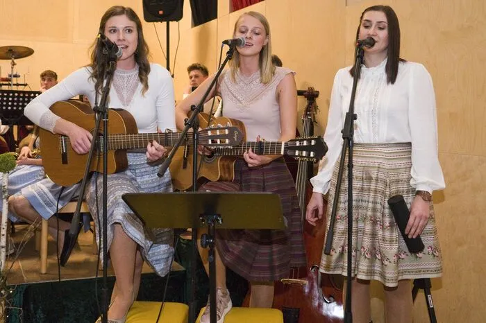 Als Gäste traten die begnateten Musikerinnen „Styria3“ aus Obdach auf; das Trio besteht aus Annalena Krinzinger, Elena Maurer und Alexandra Wölfler.