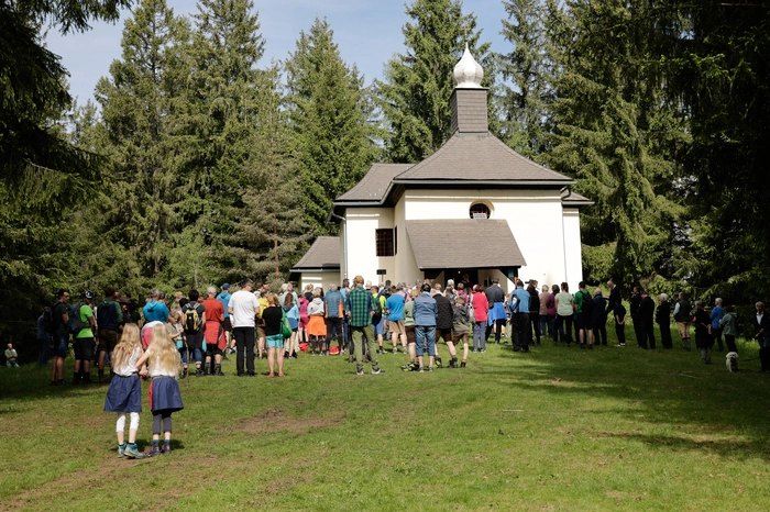 Ein Bild davon machten sich auch Gesundheitslandesrat Karlheinz Kornhäusl, Bruno Aschenbrenner, Obmann der Leaderregion InnovationsRegion Murtal. Nach dem Aufstieg feierte Abt Johannes Fragner eine Festmesse in der Kalvarienbergkirche. 