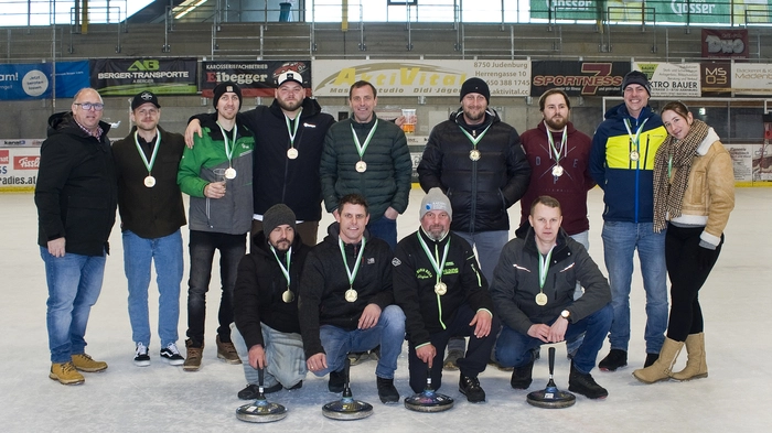 Am 21. Februar verwandelte sich die Zeltweger Aichfeldhalle in eine Bühne für packende Duelle und gelebten Teamgeist: Seit vielen Jahren zeichnet Betriebsratsvorsitzender Harald Sturb gemeinsam mit seinem engagierten Organisationsteam für die Durchführung des Turniers verantwortlich. 