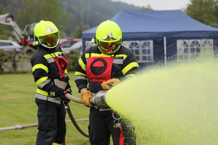 Um bei Brandeinsätzen sicher und effizient zu arbeiten finden pro Jahr in der Steiermark rund 400 Branddienstleistungsprüfungen satt. Alleine 30 Gruppen aus dem Feuerwehrbereich Knittelfeld stellten sich an dem Tag der Herausforderung in der Gemeinde St. Margarethen bei Knittelfeld.
