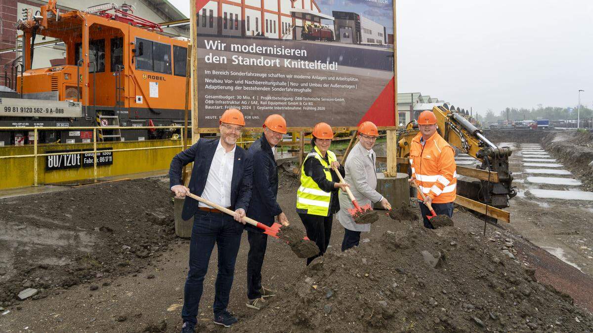 Bürgermeister Harald Bergmann, Christian Nagl (ÖBB Infrastruktur), Sandra Gott-Karlbauer (ÖBB Train Tech), Othmar Frühauf (ÖBB Rail Equipment), Bernhard Gritzner (ÖBB Train Tech)