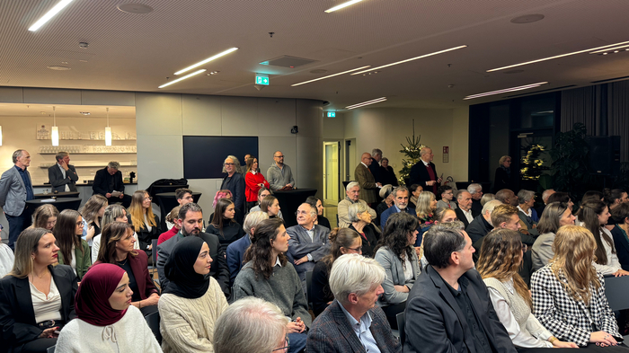 HLW Voitsberg, HAK Voitsberg, Borg Eisenerz und HLW Weiz – an diese vier Schulen geht der diesjährige Preis des „Forum Zivilcourage Steiermark“. Sie alle zeigten besonderes Engagement im Rahmen der landesweiten Workshop-Reihe „Reden wir über Demokratie“, konzipiert von Historiker Helmut Konrad und Journalist Christian Weniger.