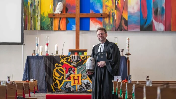 Zwischen Bibel und Eule Hedwig: Marcus Hütter, Pfarrer in Graz-Liebenau