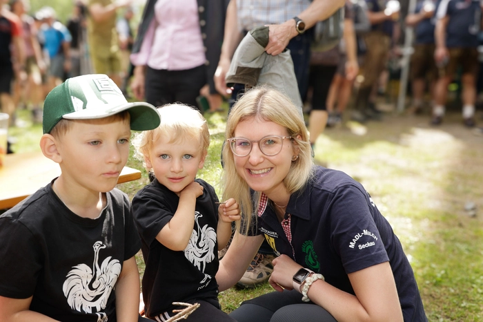 An dem Festakt teil nahmen ebenso Bundesrätin und ÖVP-EU-Kandidatin Isabella Kaltenegger, Landtagsabgeordneter Wolfgang Moitzi, Kammerobmann Michael Puster, der Seckauer Bürgermeister Martin Rath, WKO-Murtal Murau Geschäftsführer Michael Gassner, Landwirtschaftskammerforstdirektor Stephan Zwettler oder LFS-Kobenz Direktor Peter Prietl.