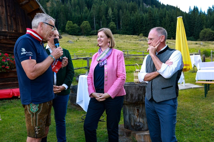 Josef Herk vom Veranstalter Wirtschaftsbund mit Staatssekretärin  Barbara Eibinger-Miedl und Gerhard Karner