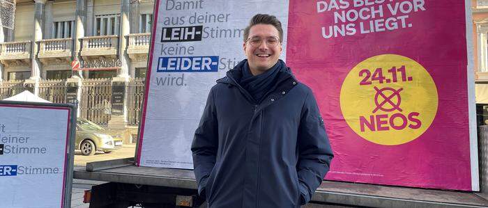 Niko Swatek rollt noch eine Mini-Plakatwelle aus