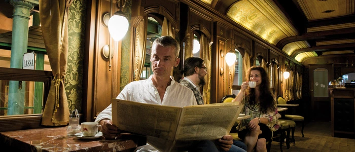 Im Caféwaggon des Südbahn Museums erinnert man sich beim Erzählcafé gemeinsam an vergangene Eisenbahnzeiten