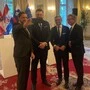 Finanzminister Klemen Boštjančič (Slowenien) machte ein Selfie mit Amtskollegen Marko Primorac (Kroatien) und Finanzminister Magnus Brunner (Österreich) bei LH Christopher Drexler (v. l.) im Weißen Saal der Grazer Burg 