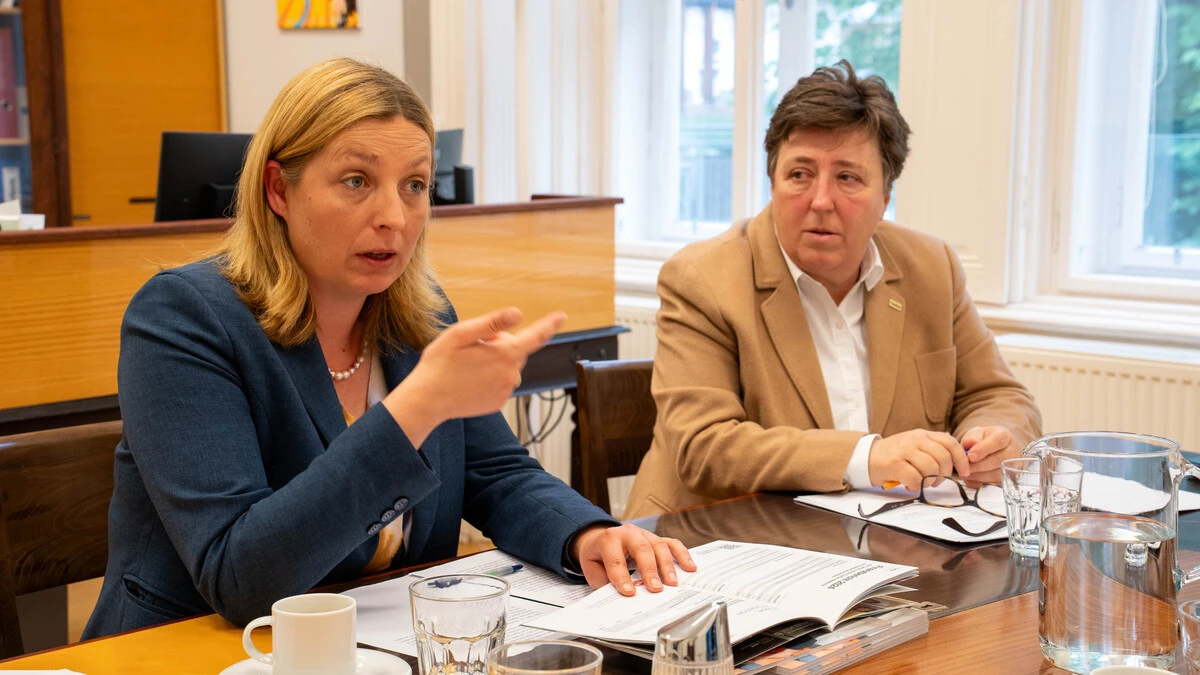 Caritas-Direktorin Nora Tödtling-Musenbichler und Vizedirektorin Petra Prattes sprechen über die Nöte der Steirer 