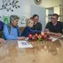 Fünf Monate nach dem Unwetter ist der Mehrgenerationenhaushalt aus Opa Alois, Oma Ingrid, Mama Andrea, Papa Hubert und Töchterchen Katrin zu Weihnachten wieder vereint