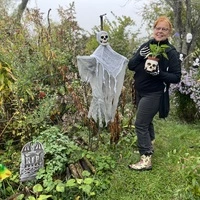 Eiskaltes Händchen mit grünem Daumen: Das Garten-Paradies von Klaudia Blasl, wo „Witwenstaub“ und „Zombiegurke“ zu Hause sind