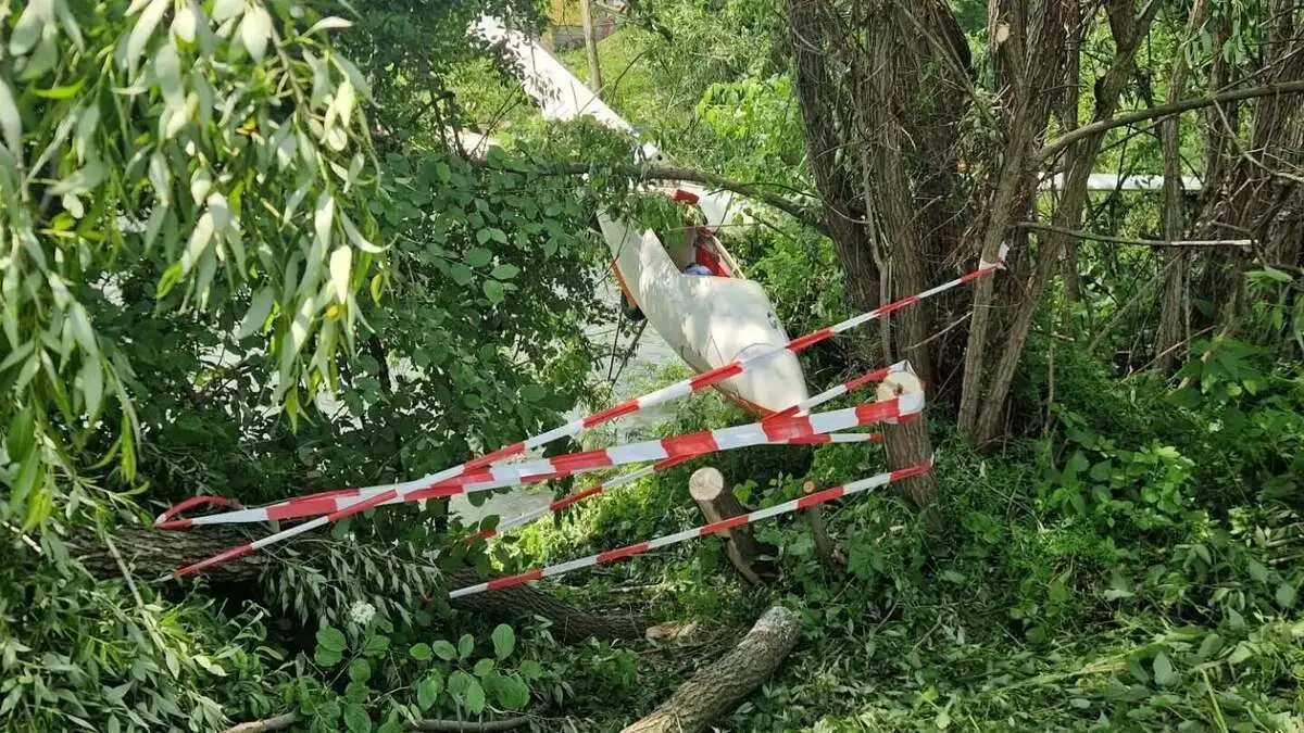 Der Pilot (59) landete auf einer Böschung nahe dem Ufer der Mürz