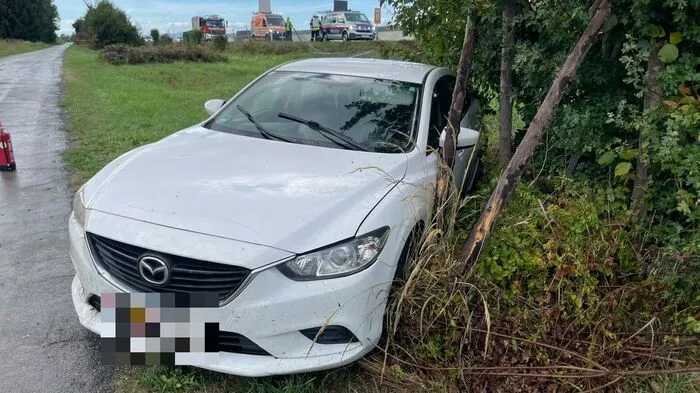 Bereits zum zweiten Mal innerhalb weniger Tage krachte ein Pkw in einen Wildzaun neben der A2