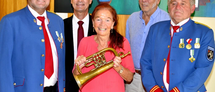 Christine und Franz Tusch, Philipp Gspandl, Ewald Fanaschek und Wolfgang Dolesch bei der Übergabe des Instruments