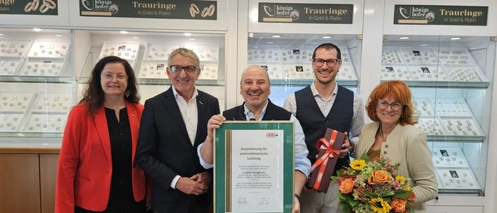 Zum Festakt gratulierten WK-Präsident Josef Herk, Bundesinnungsmeisterin Elke Neubauer-Wolf, Bundesinnungsmeister Wolfgang Hufnagl und Simone Pfeiffer vom Wirtschaftsbund Hartberg-Fürstenfeld